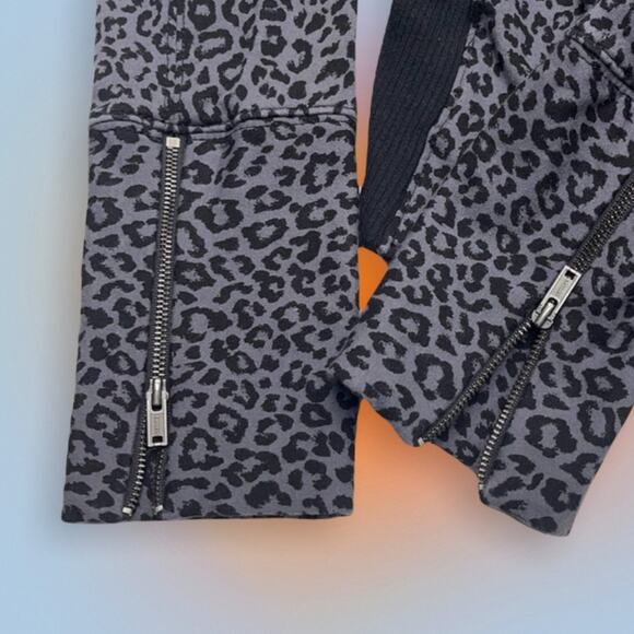 EXPRESS Womens Small Gray Leopard Cotton Jacket - Picture 3 of 4